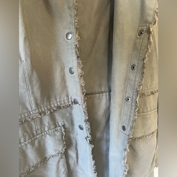 Go By Go Silk | Like New | Fringe | Size X-Small | Button Embellishments - Picture 3 of 9